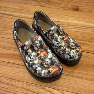 Alegria Paws Up Clogs Size 39/9 US
